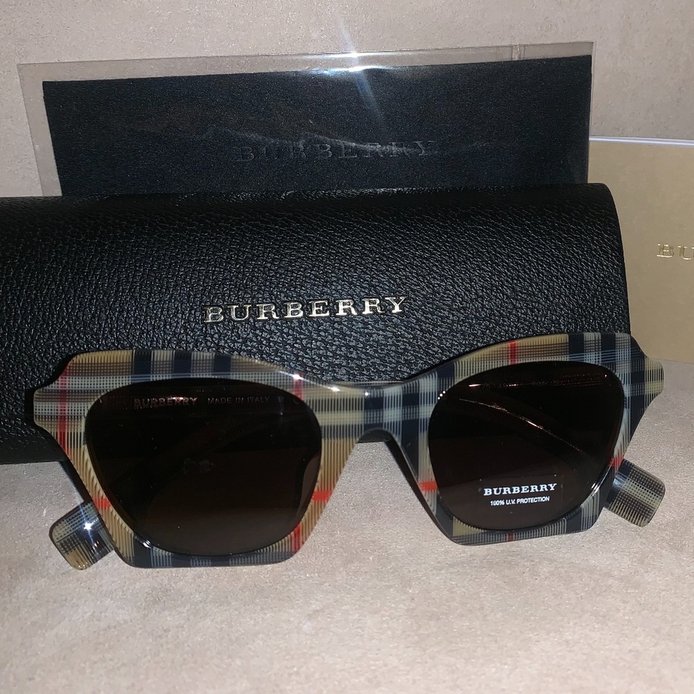 Authentic Burberry Nova Check Women Sunglasses - Picture 5 of 8